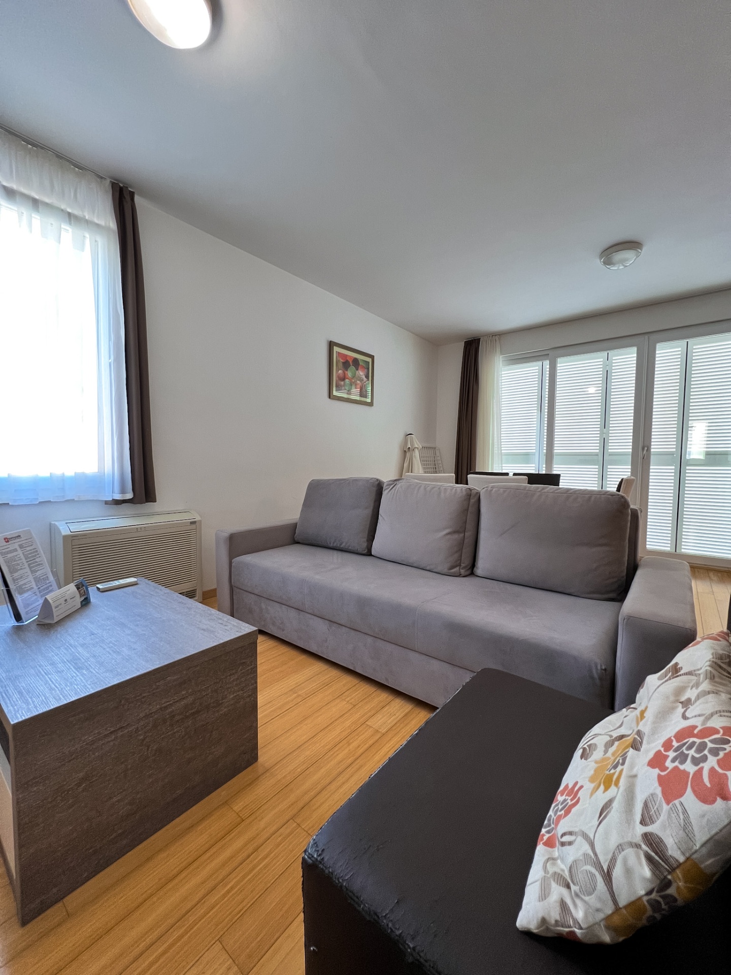 Jídelní a obytný prostor apartmánu SunnySide Resort Petrčane