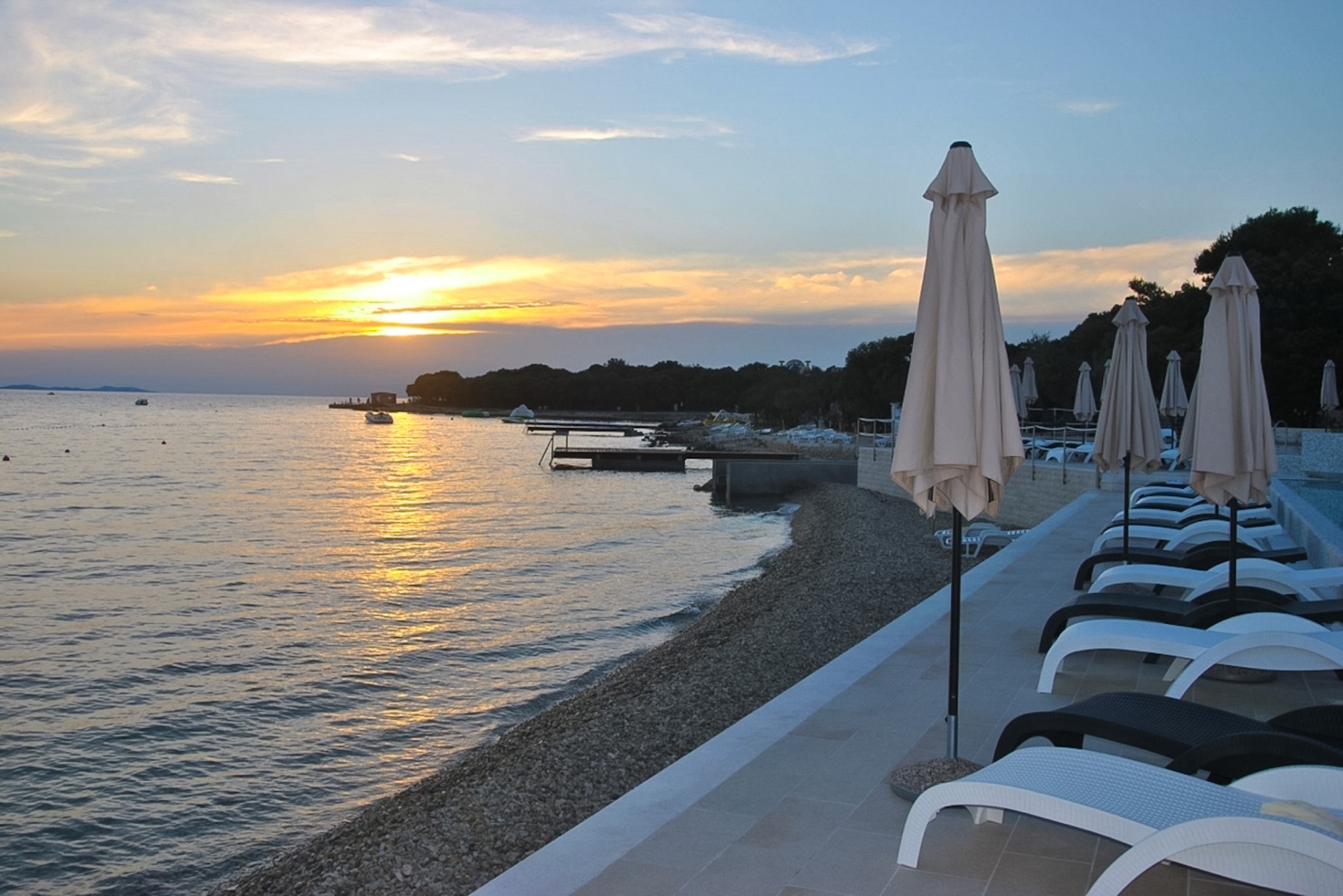 Vstup do domu s apartmánem SunnySide Resort v Petrčane
